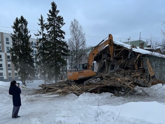Три аварийных дома сносят на улице Белинского в Петрозаводске