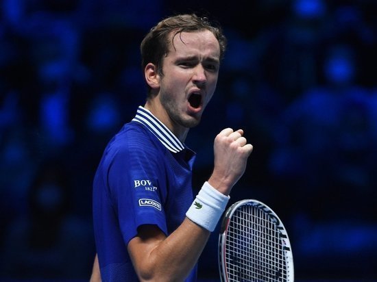 Медведев прокомментировал свою игру с Оже-Альяссимом на Australian Open