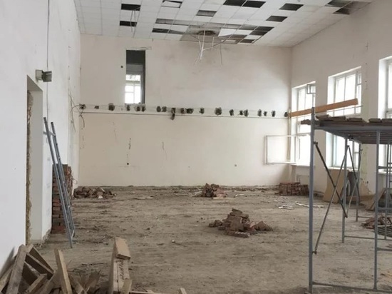 В райцентре Калмыкии продолжается реконструкция здания под больницу