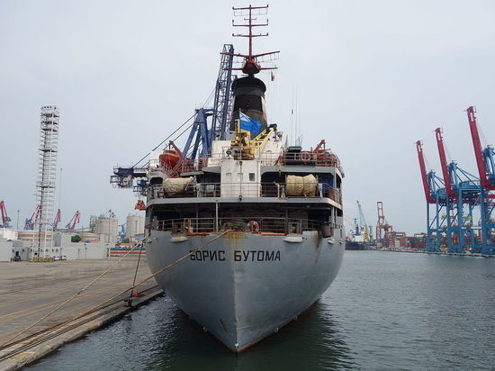 Русские и китайцы освободили танкер «Борис Бутома»