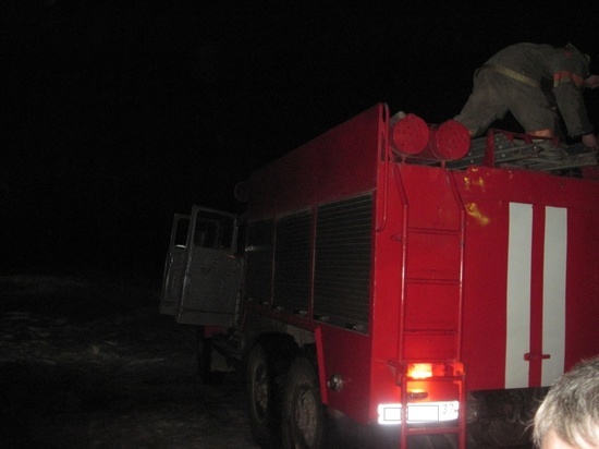 Под утро в Ивановской области сгорела большая хозпостройка