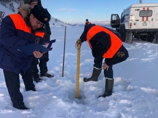 ГУ МЧС предупредило жителей Бурятии о тонком ледовом покрове на Байкале