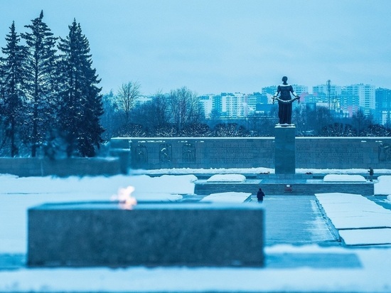 Память ленинградских учителей увековечили в Петербурге в годовщину полного снятия блокады