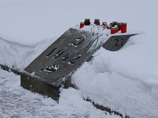 В Кремле прокомментировали недопуск блокадников на кладбище из-за Путина