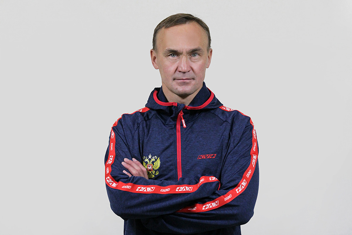 Тренер сборной России по биатлону сдал в Пекине положительный тест на COVID