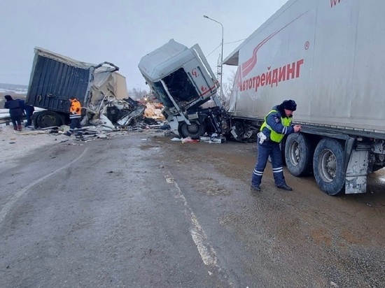 Водитель погиб в столкновении грузовиков возле Красноуфимска