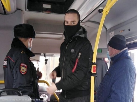 В Рязани составили протокол на нарушителя масочного режима в транспорте