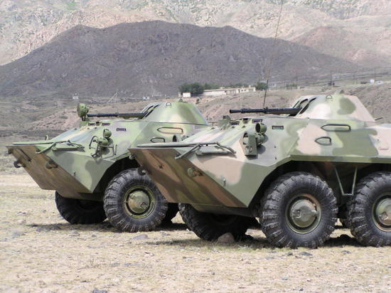 Таджикистан стягивает к границе с Кыргызстаном танки