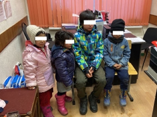 Задержана сопровождающая екатеринбургских детей-попрошаек, один из которых попал под машину