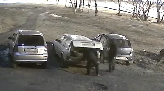 В Находке пьяный мужчина спалил машину при попытке угона: видео