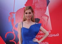 Бывшая солистка женской поп-группы «Фабрика» Александра Савельева едва не попала в больницу из-за внезапного повышения давления