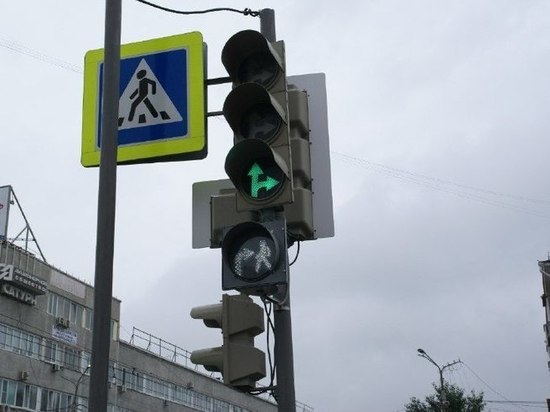 В Омске на 12-ти перекрестках появились светофоры для пешеходов