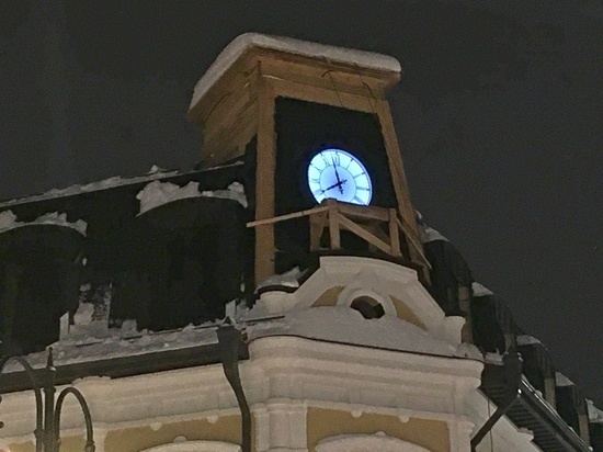 В центре Саратова появились еще одни уличные часы на манер старинных