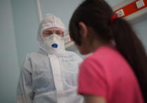 Доминирующий сейчас штамм коронавируса «Омикрон» активно распространяется среди детей