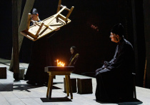 В Московском театре юного зрителя Кама Гинкас поставил  спектакль по повести  «Отец Сергий»