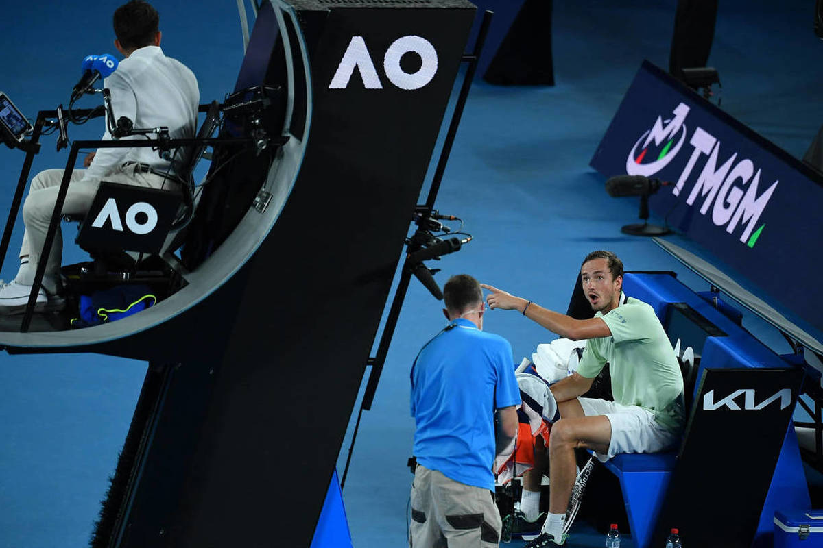 Российского теннисиста возмутило нарушение правил отцом соперника