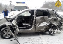 Под Калугой водитель погиб в вылетевшей из-за заноса машине