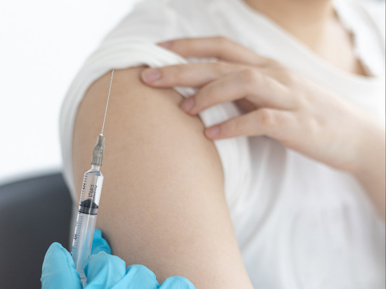 Кому нельзя вакцинироваться от коронавируса: полный список противопоказаний