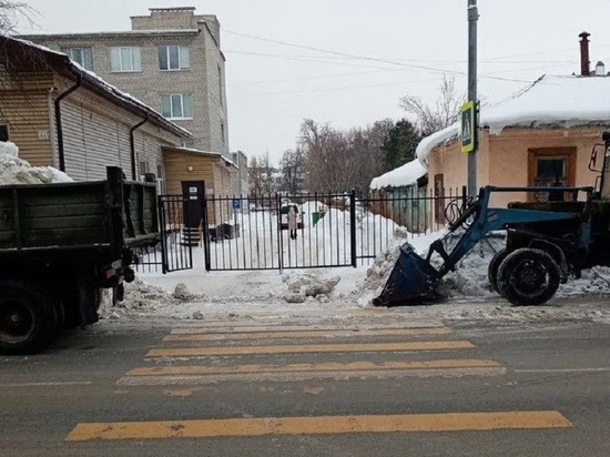 Прокуратура внесла представление мэру Сорокиной за снег у школы №23 в Рязани