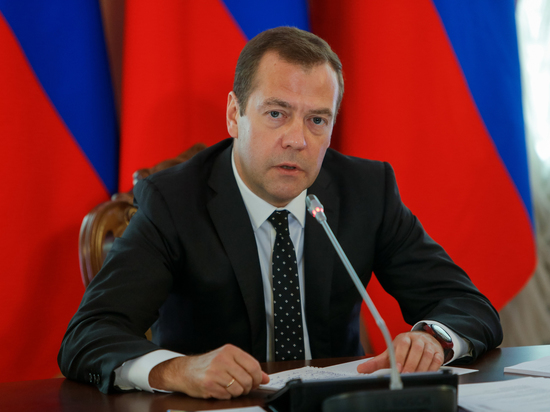 Медведев рассказал о возможном переходе на четырехдневную рабочую неделю в России