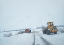 В Курской области угодил в кювет снегоуборщик