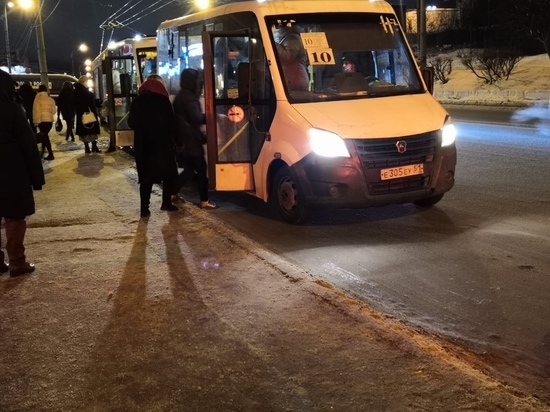 Пассажиров мурманского общественного транспорта проверили на соблюдение масочного режима