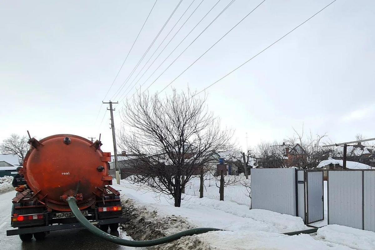 Воду из домов начали откачивать в Славянске-на-Кубани - МК на Кубани