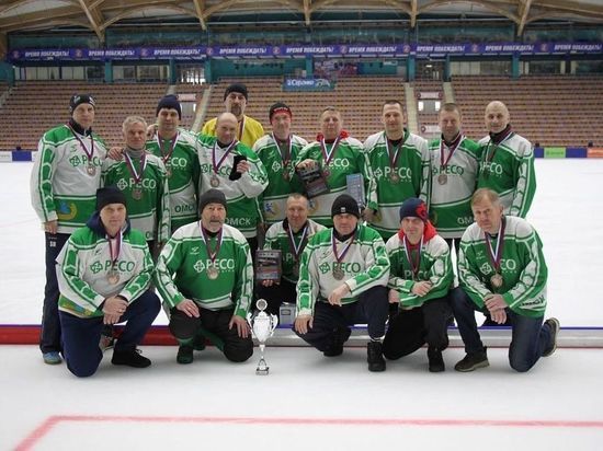 Омские ветераны хоккея с мячом выиграли бронзовые медали чемпионата России