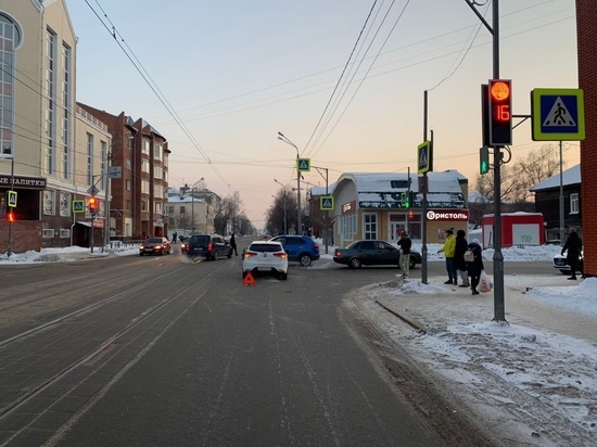 В Томске водитель KIA Rio сбил 13-летнего мальчика, пересекавшего дорогу на красный свет