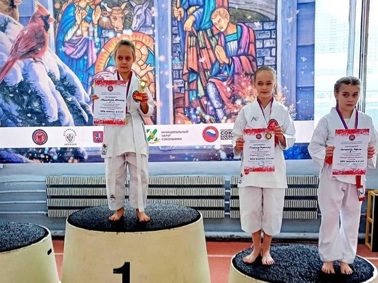 Юные каратеки привезли с соревнований в Москве семь наград