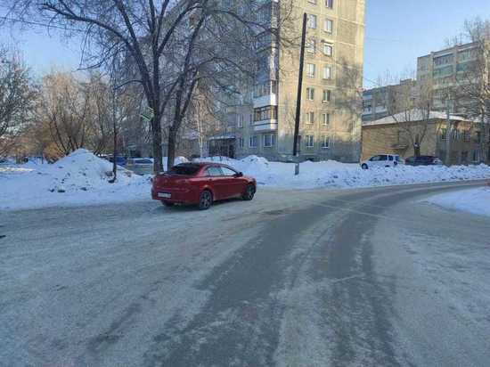 Пьяный водитель иномарки сбил двух девочек на тротуаре в Новосибирске