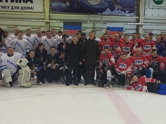 Донецкие хоккеисты сразились с питерской командой