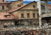 В июне москвичи должны увидеть старинный дом-"невидимку" на Бауманке (Старокирочный переулок, 6)