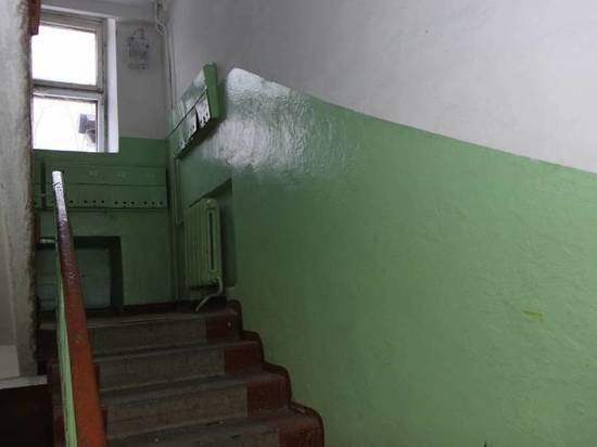 Жителя многоэтажки в Твери напугала опасная компания в подъезде