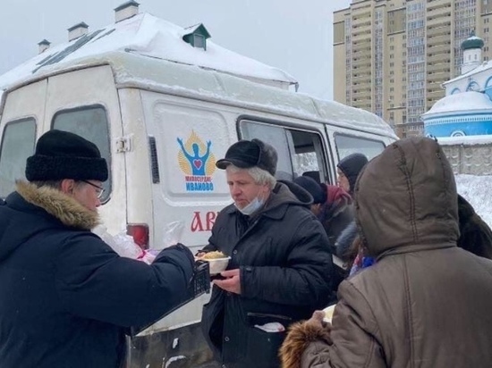 В Иванове благотворительный автобус "Добруша" привозит обеды нуждающимся