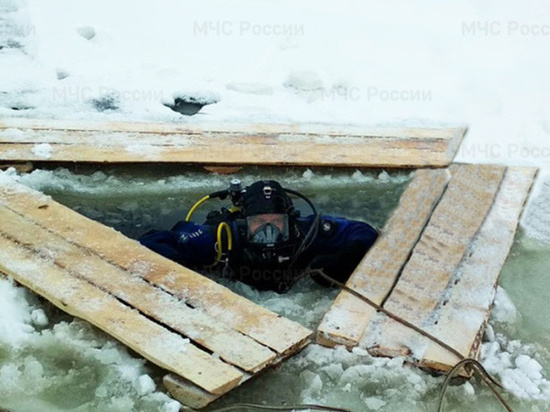 В Тверской области прошли тренировочные спуски спасателей-водолазов на Волге