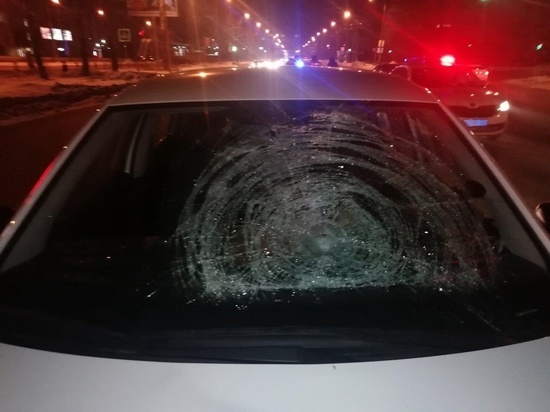 В Челябинске под колеса автомобиля попал маленький ребенок