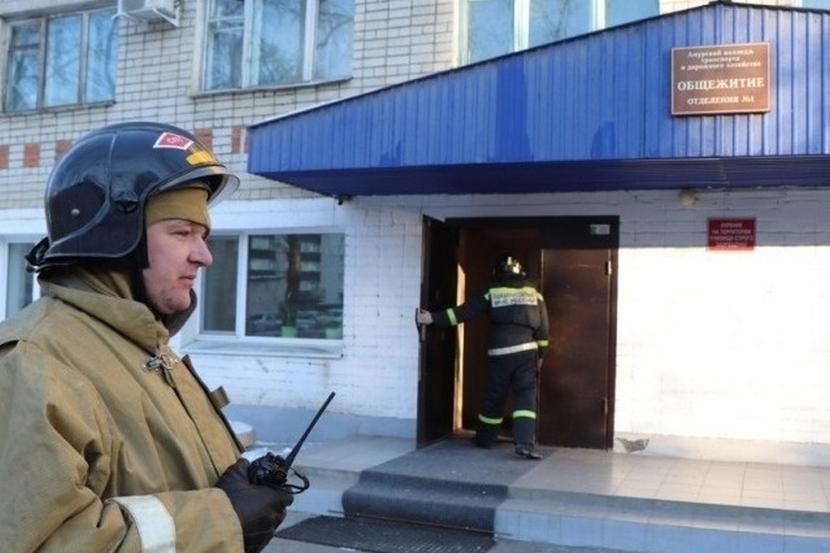 События в благовещенске. Пожар в Благовещенске в общежитие колледжа. Общежитие Амурского колледжа. Общежитие Амурского колледжа в Благовещенске. Амурский колледж транспорта и дорожного хозяйства Благовещенск.