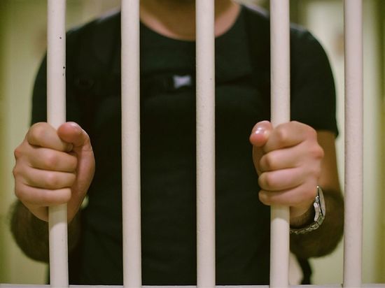 Суд рассмотрит дело 19-летнего мурманчанина о нападении на полицейского