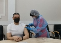 Забайкальский губернатор Александр Осипов 31 января прошел ревакцинацию от коронавируса