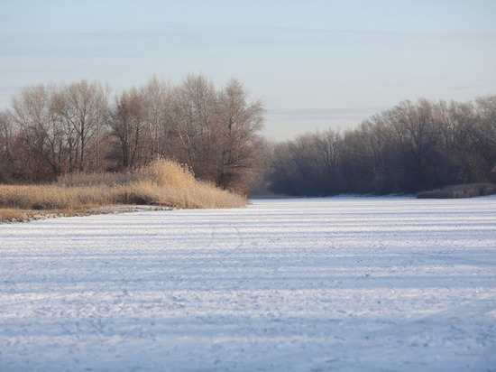 Астраханцев предупреждают о таянии льда на водоемах