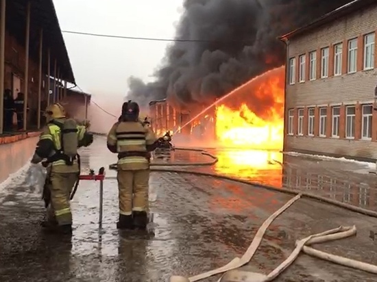 Сотрудникам пострадавшего от пожара предприятия «Псков-Полимер» дали выходные