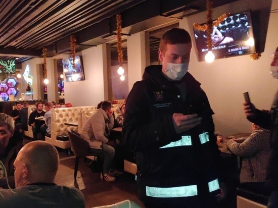 Семь петербургских баров закрыли из-за нарушения коронавирусных ограничений