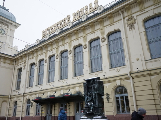 «РЖД» оштрафовали на 300 тысяч рублей за плохую уборку снега на крыше Витебского вокзала