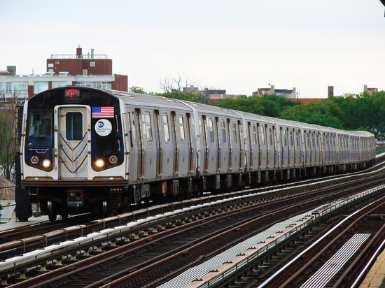 Нью-Йорк: метрокарты окончательно выйдут из обращения на год позже запланированного срока