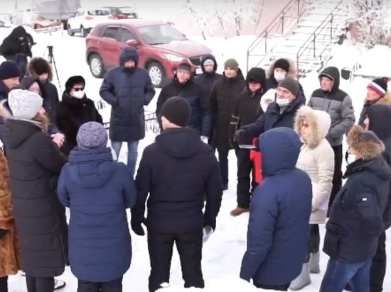 Новые парковочные места и фонари: благоустройство двора по улице Манчинского обсуждают жители Салехарда