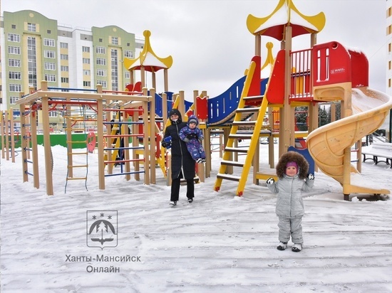 Три детские площадки обустроили в Ханты-Мансийске по инициативе граждан