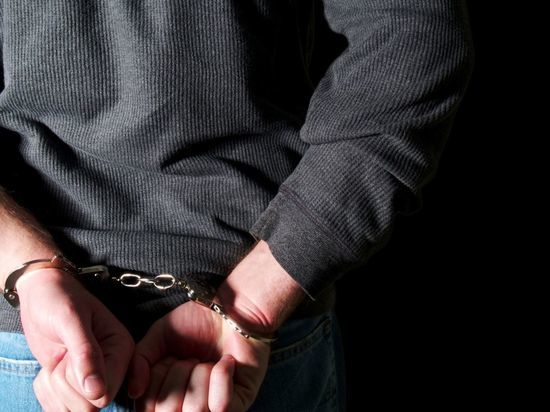 Полицейские задержали мужчину за избиение матери в Кандалакше