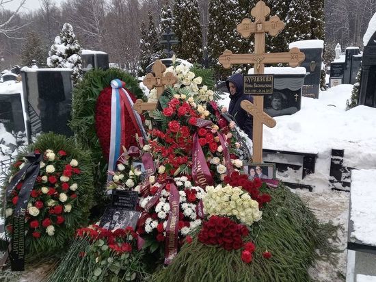 С могилы Куравлева на Троекуровском кладбище убрали надгробный памятник