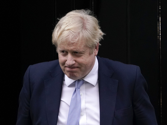 Британский премьер Джонсон отправился на Украину искать спасение в «российской угрозе»